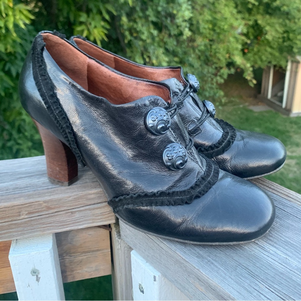 Anthropologie Naya leather funky heels